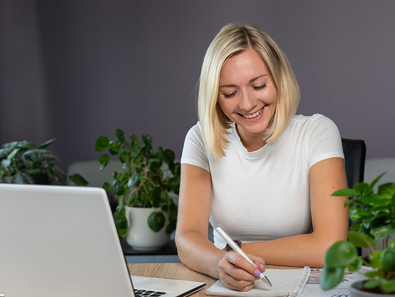 Die Webstrategin, Nicole, beim Website-Check